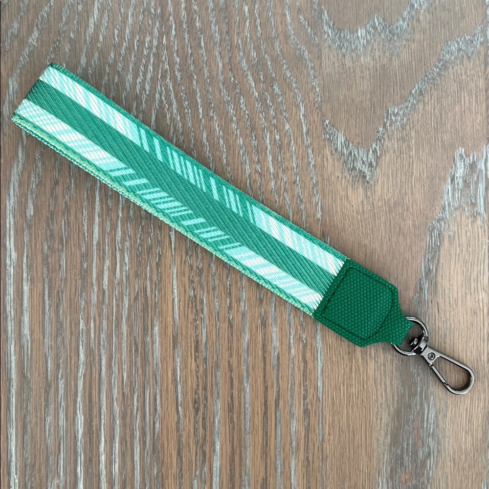 Sashay ML Wrist Strap Emerald Green